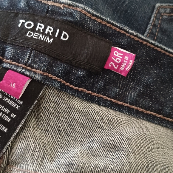 Torrid Feel The Fit Boyfriend Straight Vintage Stretch Blue Jeans Plus Sz 26R - Picture 8 of 14